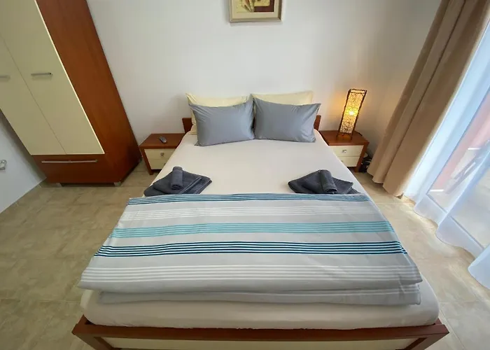 Anita A15 Family Sunny Slantchev Briag